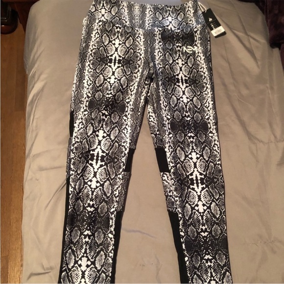 NWT size small NEM X RYDERWEAR Snake Print Legging - Picture 3 of 4